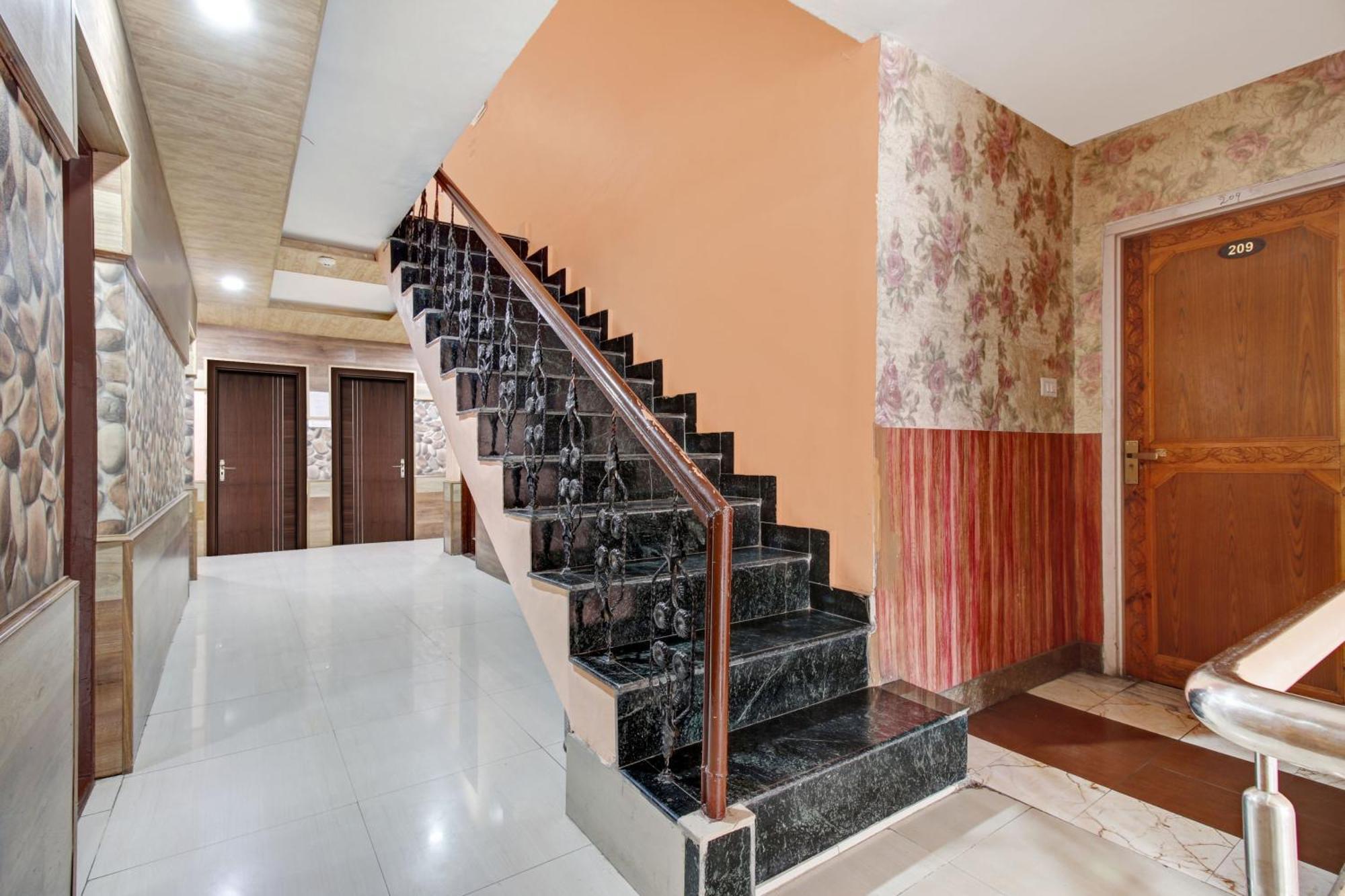 Super Collection O Rajbagh Formerly Lavender Srinagar  Exterior photo